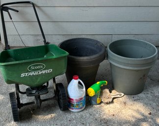 S1 Gardening Lot To Include Scotts Standard Seed Spreader, Flower Pots