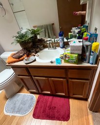 R9 Bathroom Large Potted Violet, Floor Mats, Towels, Shower Stool, Cleaning Supplies, Ceramic Candle Holders