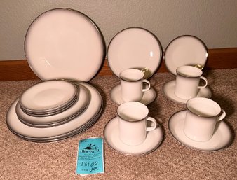 R2 Rosenthal Germany Four Place Settings Of Dinner Plate, Salad Plate, Dessert Plate, Coffee Cup With Saucers