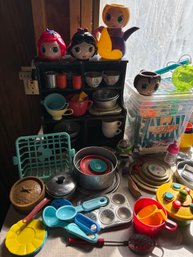 R0 Childrens Toy Lot To Include Nike Basketballs, Play Cookware, A Super Soaker And Super Water Guns