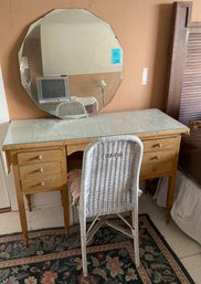 Rm6 Vanity Table With Chair And Mirror