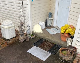 RM00 Garden And Outside Lot To Include Decorative Items, Mats, Tubs, Pots, And Others