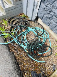 R00 Lot Of Three Garden Hoses