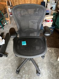 R0 Office Chair. 41.5in Tall. Fully Adjustable   Seat 18in Deep