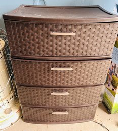 R0 Sterilite 4-Drawer Plastic Storage Bin