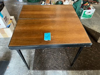 R0 Folding Wood Topped Sewing Table 30in X30in