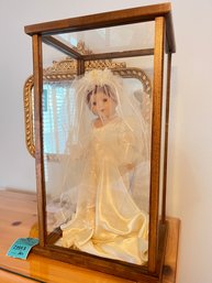 R9 Vintage Bride Doll In Glass And Wooden Framed Case