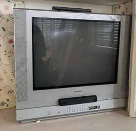 R1 Toshiba VHS Combination TV To Include Remote, Turned On At Time Of Lotting