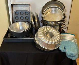 R2 Baking Ware Lot To Include Some Cooking Ware, Brands Such As Pyrex, Wilson, Calphalon, Kirkland And More!