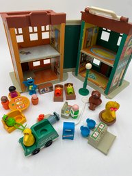 R4 Fisher Price Sesame Street Play Family