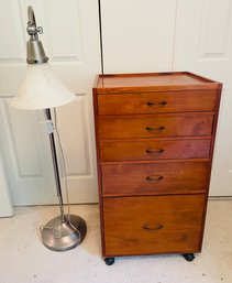 R4 Craft Or Jewelry Cabinet With Sectioned Drawers And A Lamp