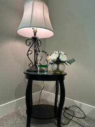 R10 Metal Lamp, Small Black Table, Decorative Flowers, Decorative Glass Crystal