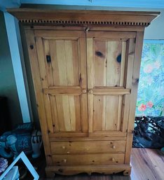 R10 Armoire With Drawers And Hangers Wood