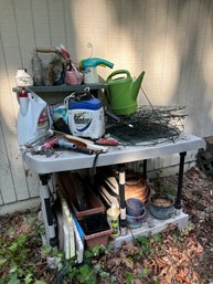 R00 Potting Table With Gardening Accessories