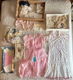 R6 Collection Of Vintage Lace, Handmade Vintage Dresses, Small Leather Gloves, Vintage Lace Notions, Button