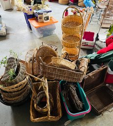 R0 Huge Lot Of Wicker Baskets, Fruit Baskets, Foraging Baskets, Picnic, Trays