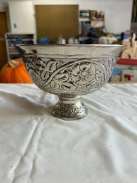 R0 Floral Metal Bowl