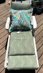 R00 Large Outdoors Laying Tanning Chair With Cushion And Piklow