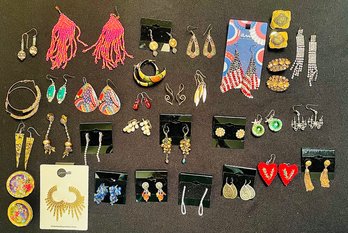 R2 Variety Of Costume Jewelry To Include 32 Pairs Of Earrings