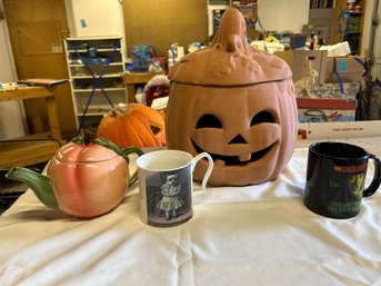 R0 Big Clay Pumpkin Decoration, Peach Tea Pot, Wizard Of Oz Mug, Tootsie Mug