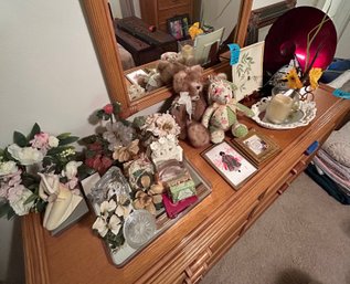 Rm8 Vintage Decor Including Glass Flowers, Mirrored Tray, Crystal Clock, Plush Stuffed Animals, Other Pieces