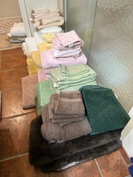 Rm5 Matching Towel And Bath Mat Sets, Toiletries, Three Tier Bath Caddy On Wheels, Other Bath Items