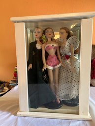 R1 Set Of Three Collectible Dolls In Display Case