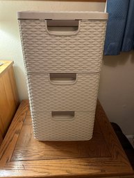 R6 White Curver Plastic Cabinet