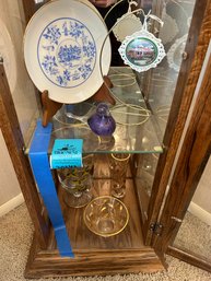 Rm3 Vintage Decorative Plate On Display, Three Glass Vases With Gold Designs, And Other Decorative Items
