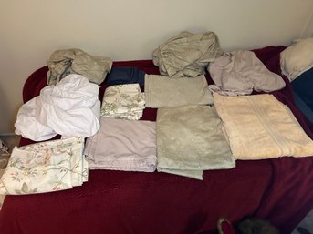 R6 Lot Of Different Linens, Blankets, Bed Sheets, Non Slip Rug Cushion