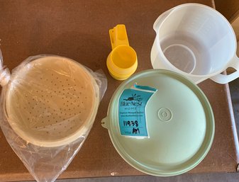 Vintage - Tupperware Salad Keeper, 2 Colanders, Set Of Measuring Cups, Tupperware Large Measuring Cup