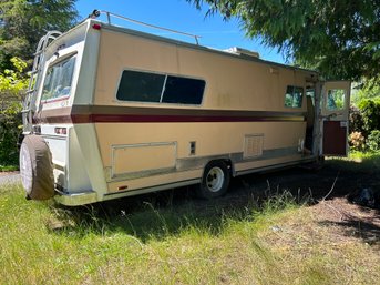 R00 1973 Motorhome RV, All Contents Inside Included