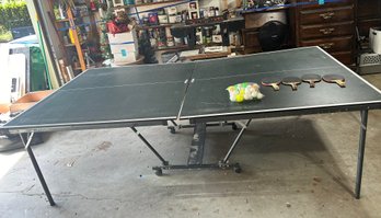 R0 Stiga Ping Pong Table, Four Paddles, Bag Of Ping Pong Balls, Ping Pong Net, Board Needs Repairing