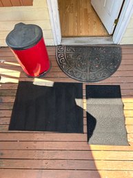 R00 Three Outdoor Mats And Trash Can
