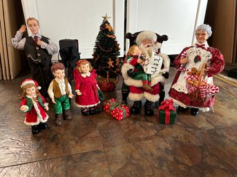 R4 Fabric Mache Santa With Children