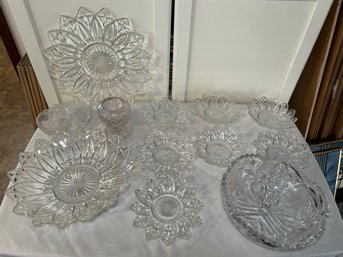 R4 Set Of Four Flower Shaped Ashtrays, Set Of Four Flower Shaped Plates, Glass Bowl, Glass Plate, Flower Shape