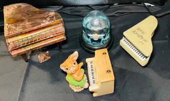 R4 Cooper Colored Piano Music Box, Snowglobe With Piano, Pendelfin Thumper And Piano, Juska White Piano Fig.