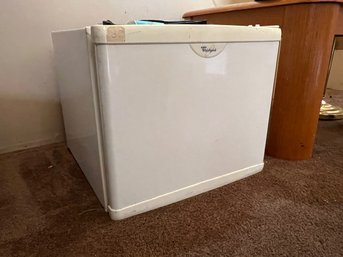 R13 Small Whirlpool  Refrigerator 16in Tall 19in Wide  X 20in Deep. Turned On At Time Of Lotting