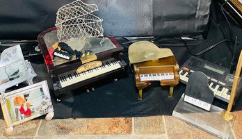 R4 Kings Music/trinket Box, Piano Light, And Collection Of Other Small Pianos