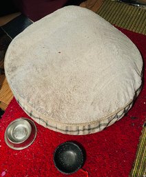 R10 Dog Bed And Bowls