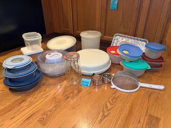 R3 Zyliss Salad Spinner, Rubbermaid Pop Up Bowls, Tupperware Party Tray, Laarge Kidded Bowls, Strainer