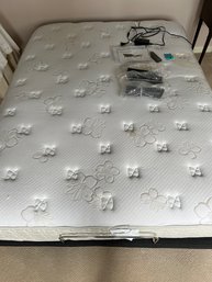 R7 Queen Size Mattress With Electric Adjustable Base Has Remote.  Worked At Time Of Lotting