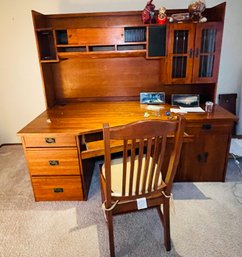 Rm9 Executive Office Desk And Chair