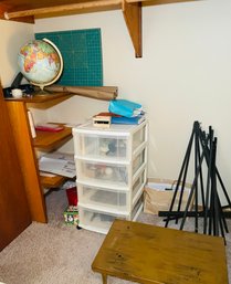 Rm9 Art Easels, Sitting Table, Packing Supplies, Plastic Storage Unit, Globe