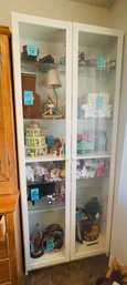 R4 White Display Cabinet. Comes With Extra Glass Shelving