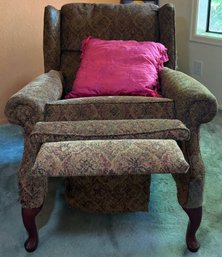 R1 Reclining Chair 2 Of 2 With Vintage Style Fabric And A Decorative Pillow
