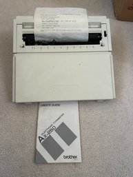 R3 Ax-250 Electronic Typewriter