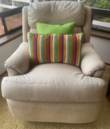 RM1 Rocking Swivel Reclining Chair With Set Of Pillows