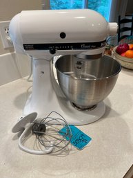R3 Kitchenaid Stand Mixer Classic Plus With Dough Hook, Whisk And Blade