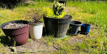R00 Lot Of Flower Pots Variety Of Sizes